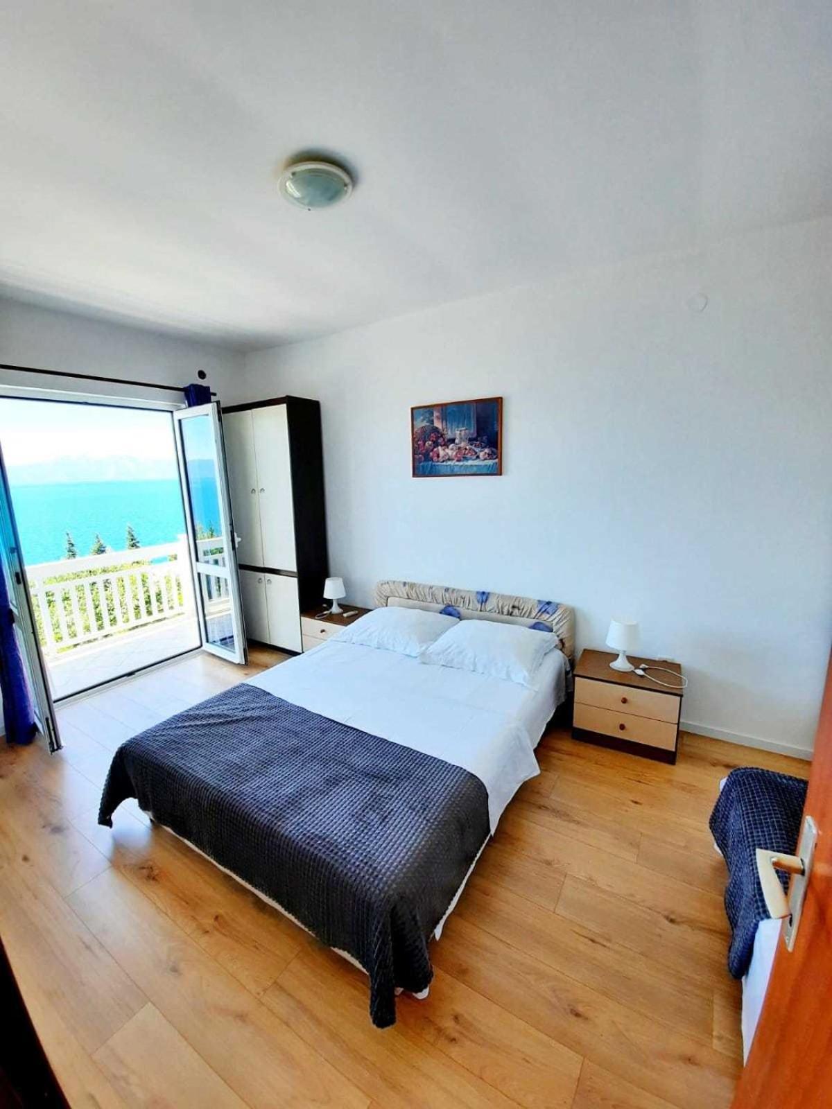 Apartments Elenora Brist Bagian luar foto