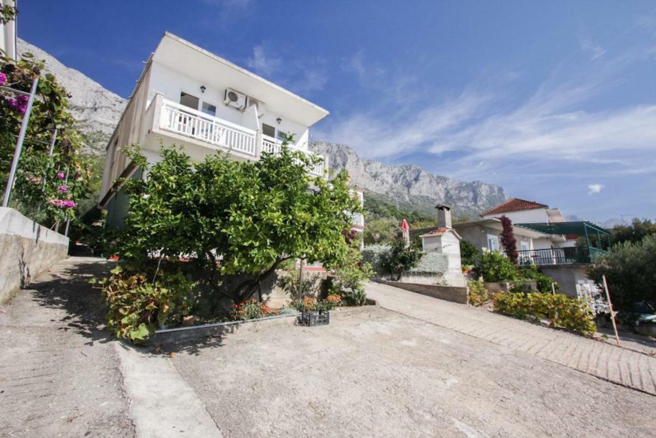 Apartments Elenora Brist Bagian luar foto